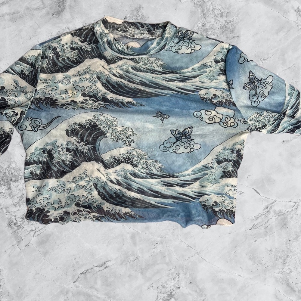LONG SLEEVE BLUE WAVE PATTERNED RUFFLED END CROP TOP